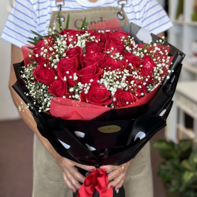 Romantic Bouquet of Red Roses